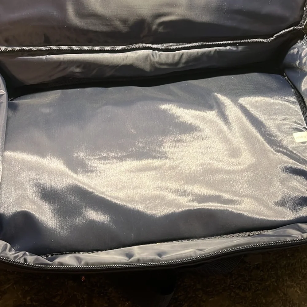 9x13 blue Pampered Chef insulated casserole carrying case. Like new!!  Z…